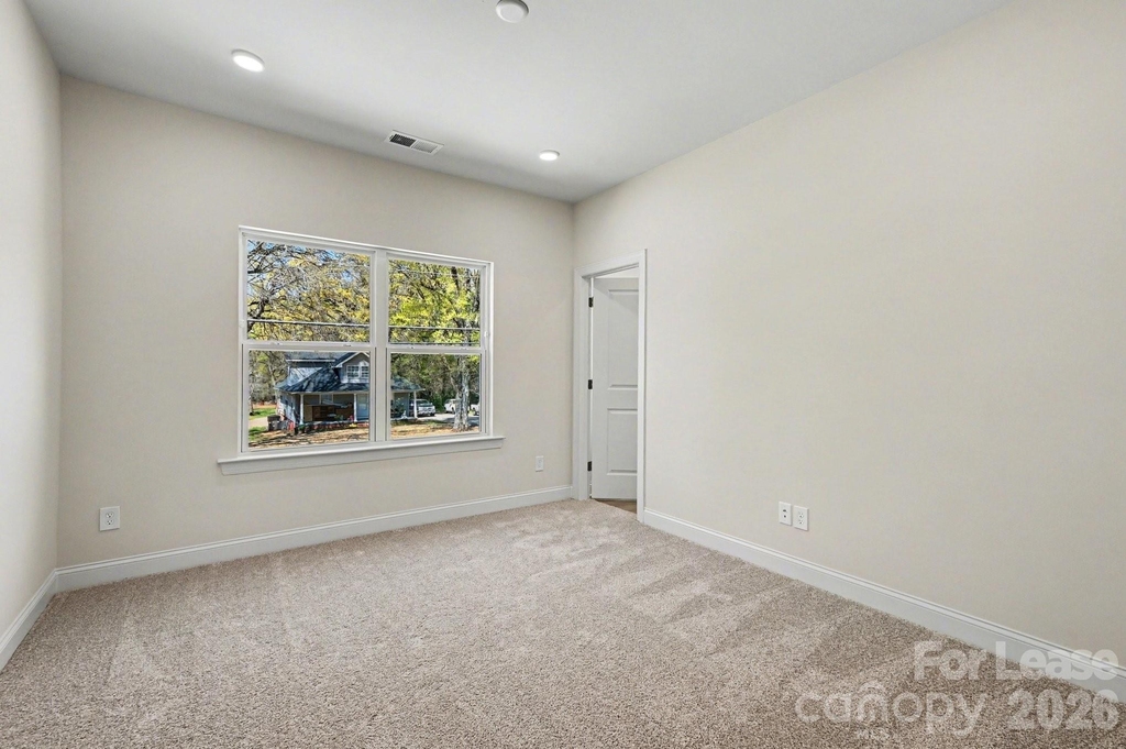 562 W Wilson Avenue - Photo 38