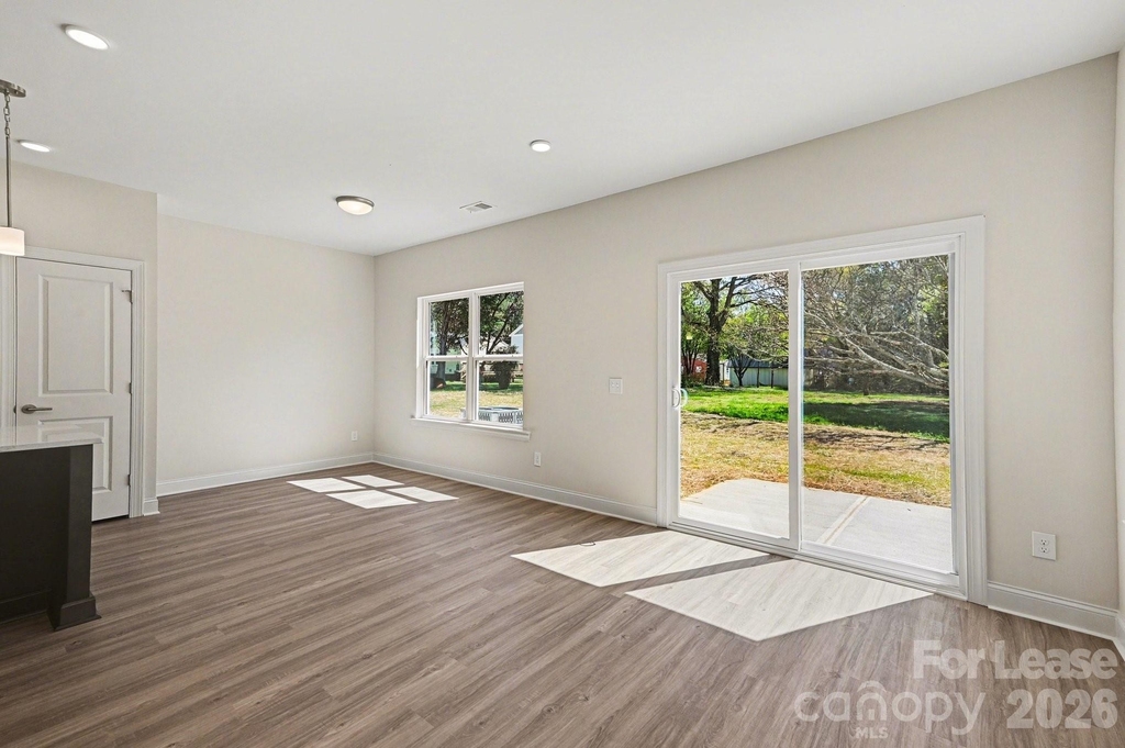 562 W Wilson Avenue - Photo 20