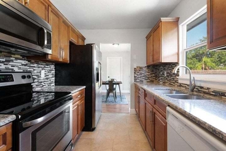2456 Se Melaleuca Boulevard - Photo 1