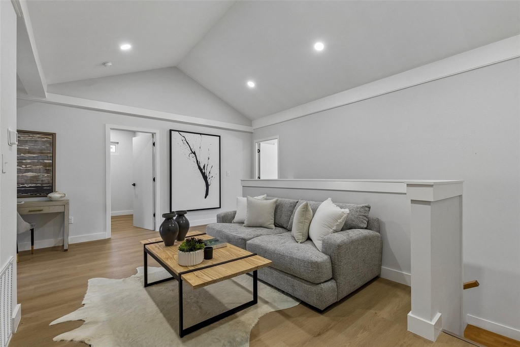 810 Premier Parkway - Photo 0
