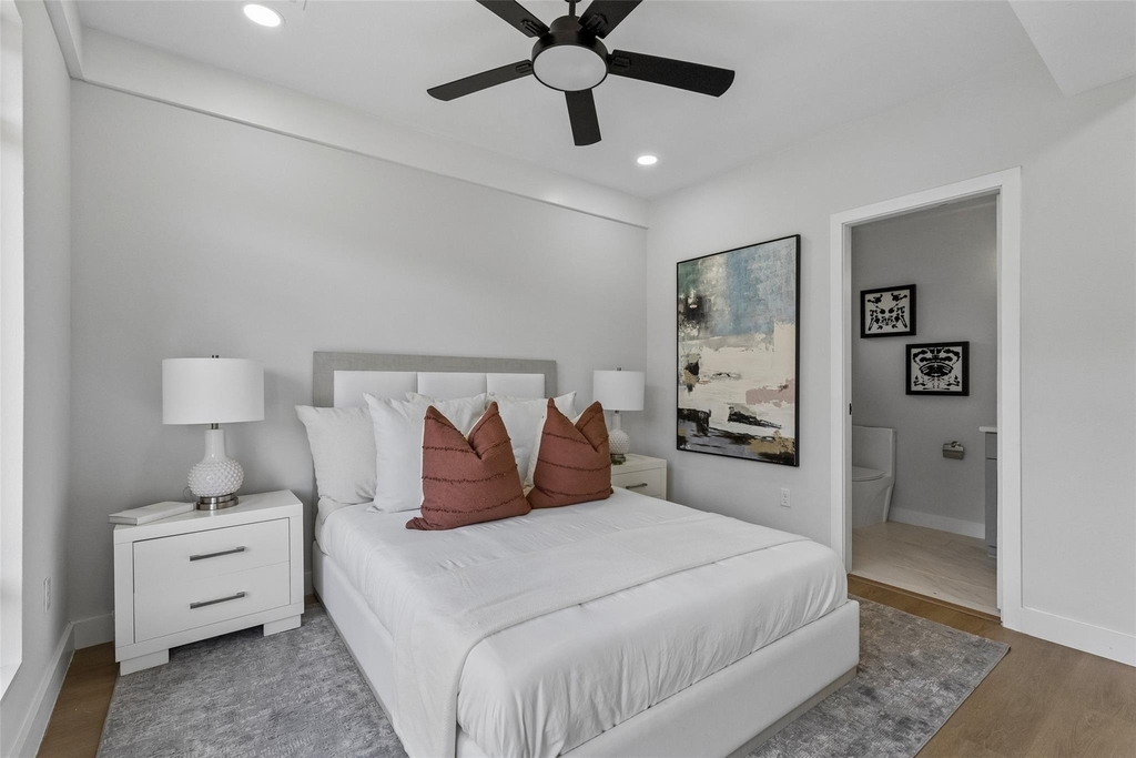 810 Premier Parkway - Photo 3