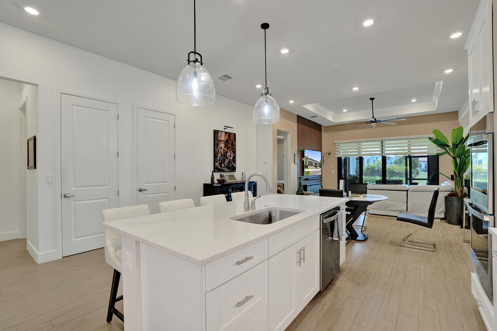 8334 W Blue Spring Drive - Photo 10