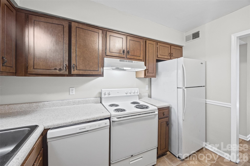 5805 Hunting Ridge Lane - Photo 10