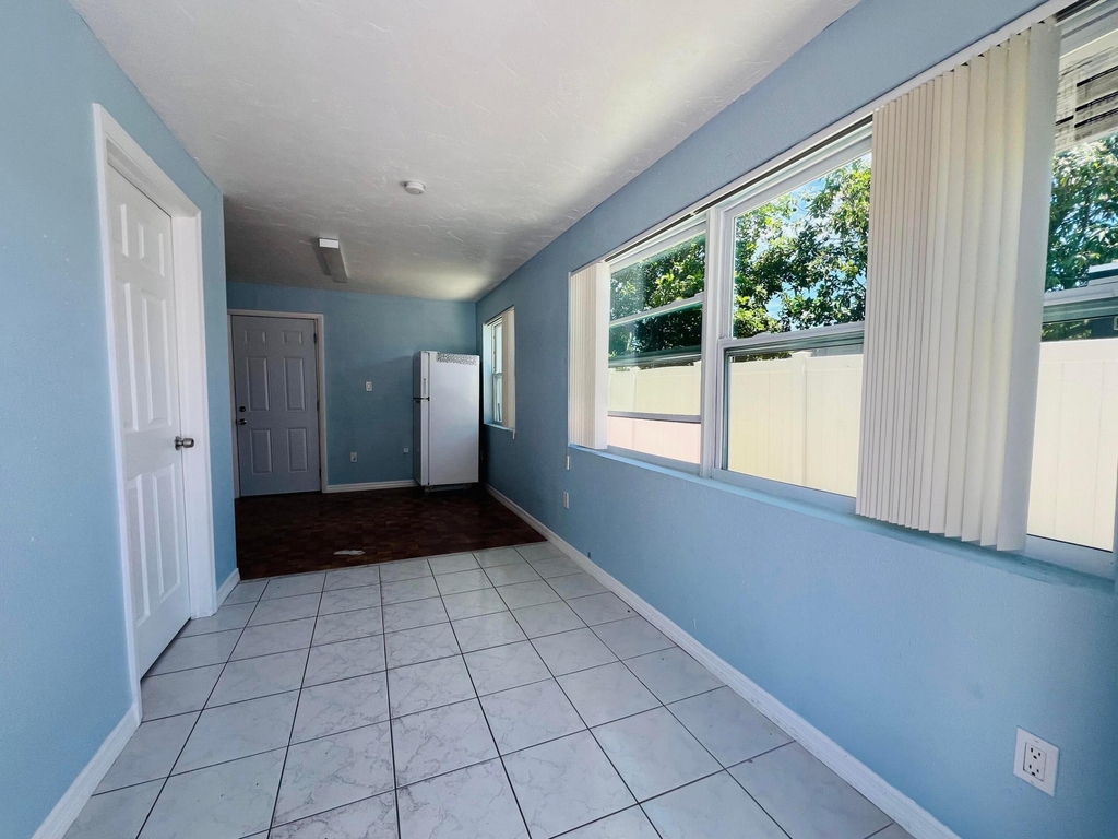1210 S D Street - Photo 3