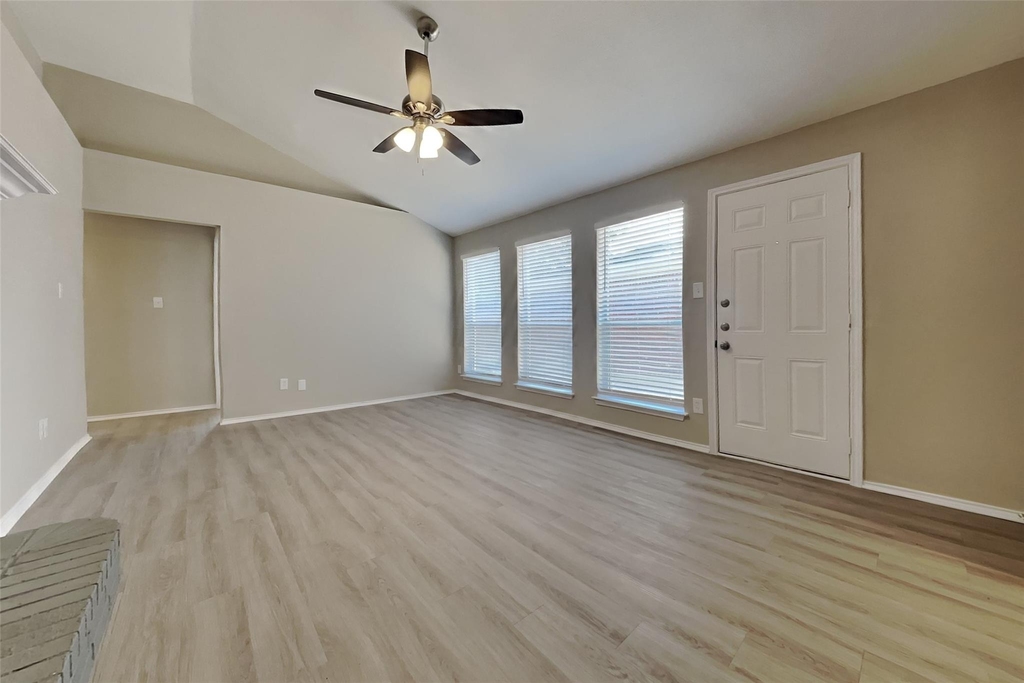 320 Faircrest Drive - Photo 1