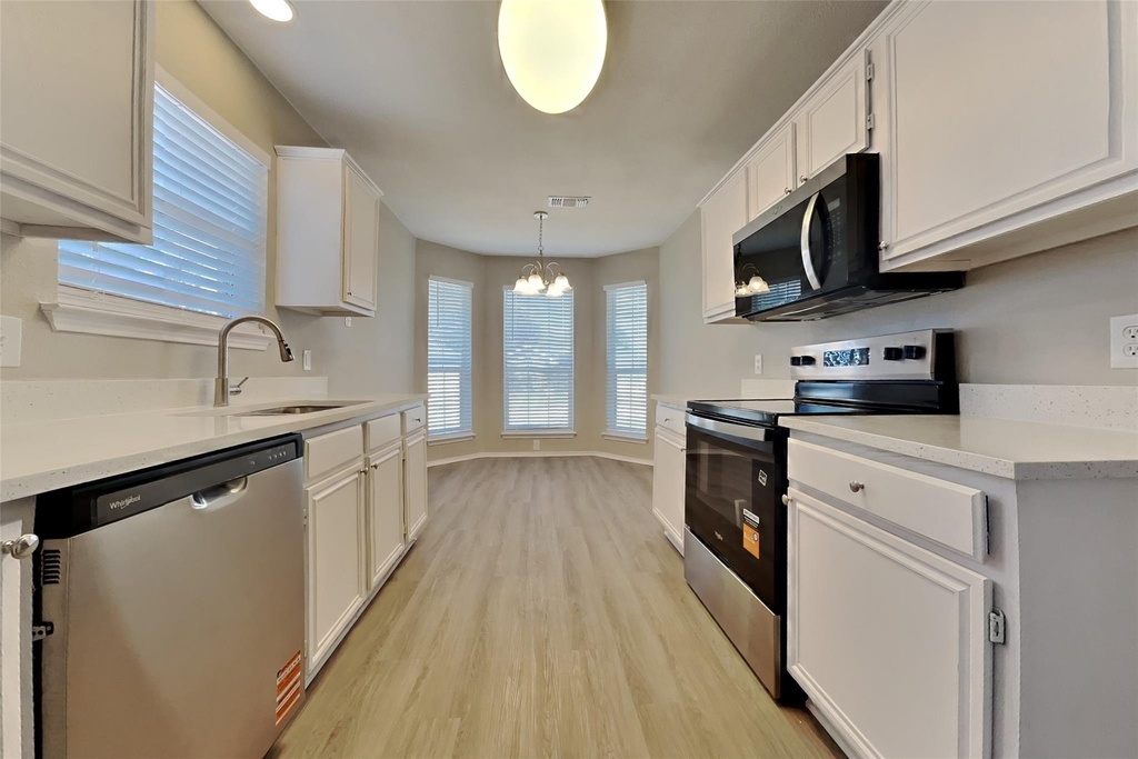 320 Faircrest Drive - Photo 4