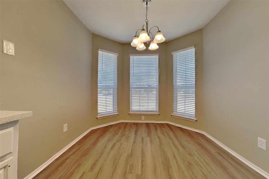 320 Faircrest Drive - Photo 5
