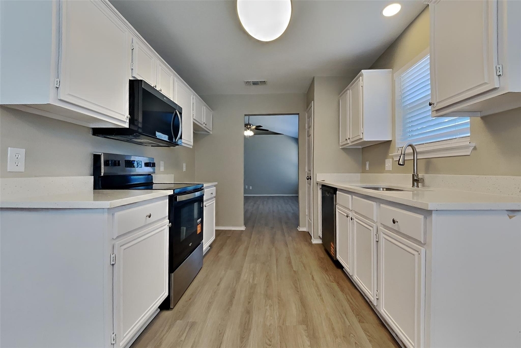 320 Faircrest Drive - Photo 3