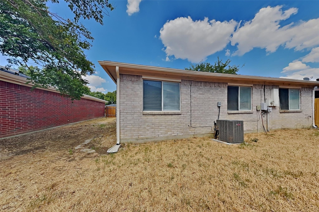 320 Faircrest Drive - Photo 16