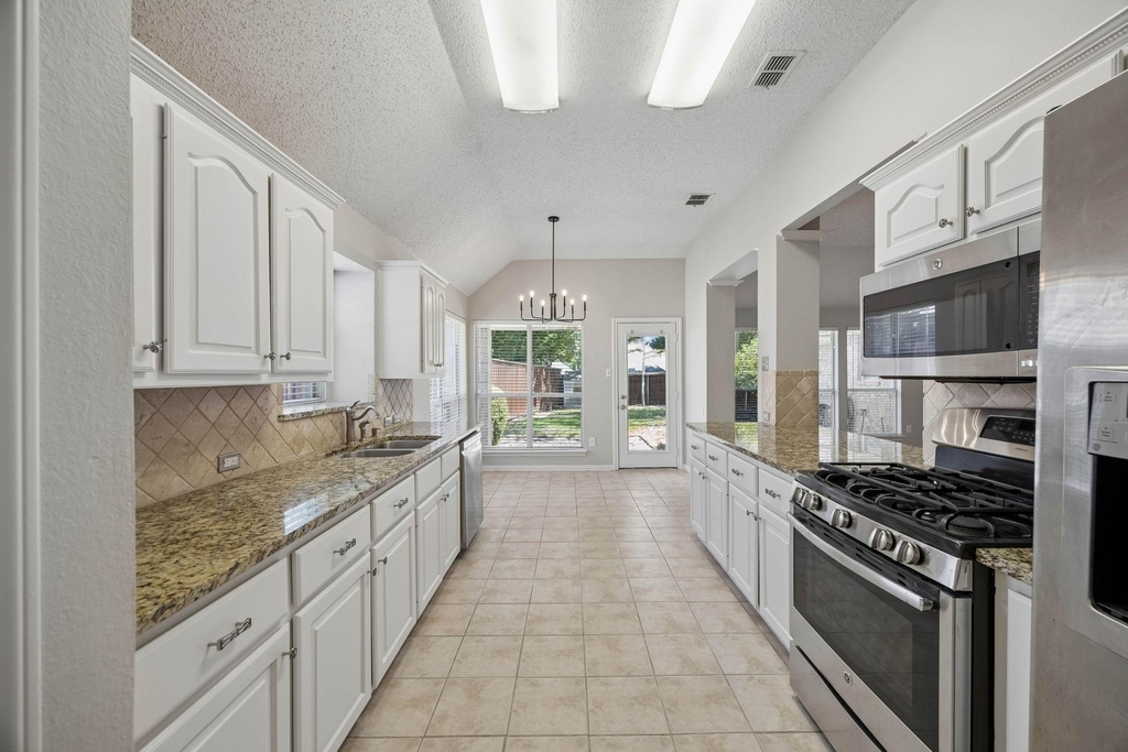 305 Fairfax Drive - Photo 8