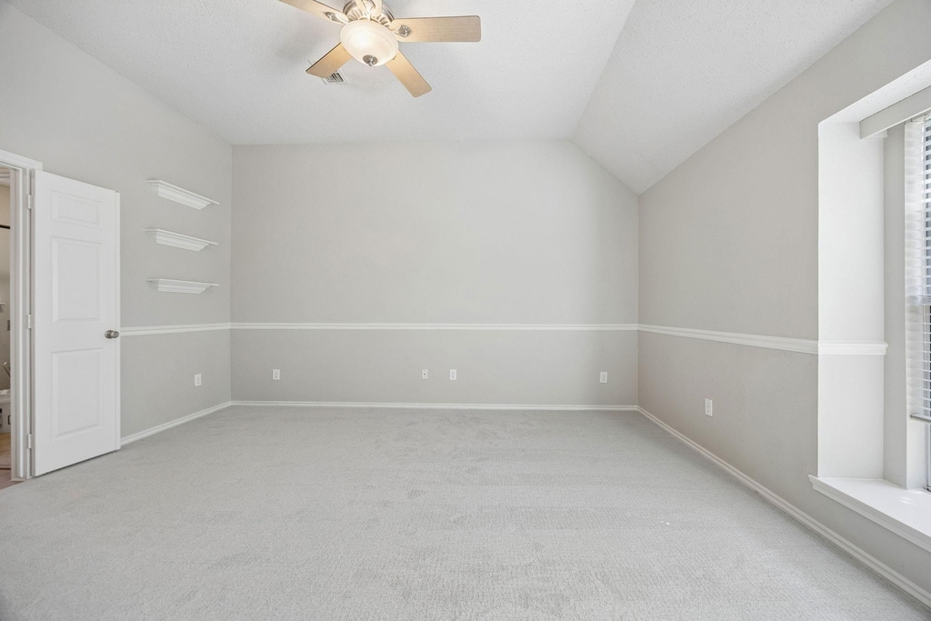 305 Fairfax Drive - Photo 17