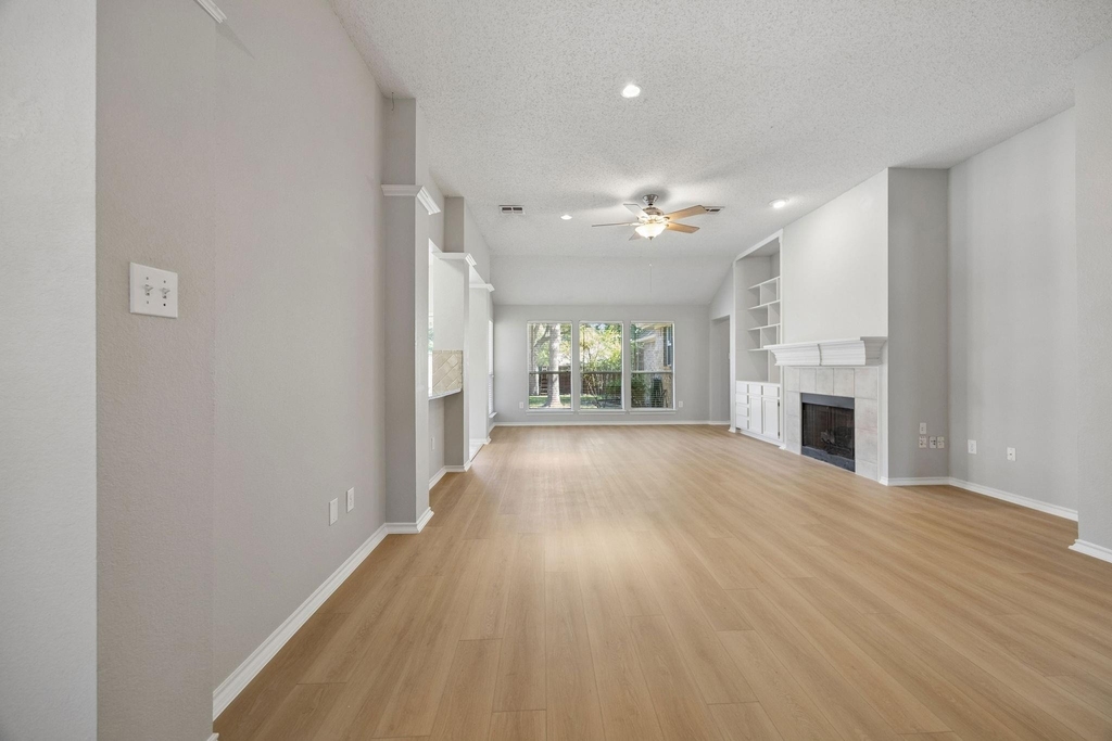 305 Fairfax Drive - Photo 2