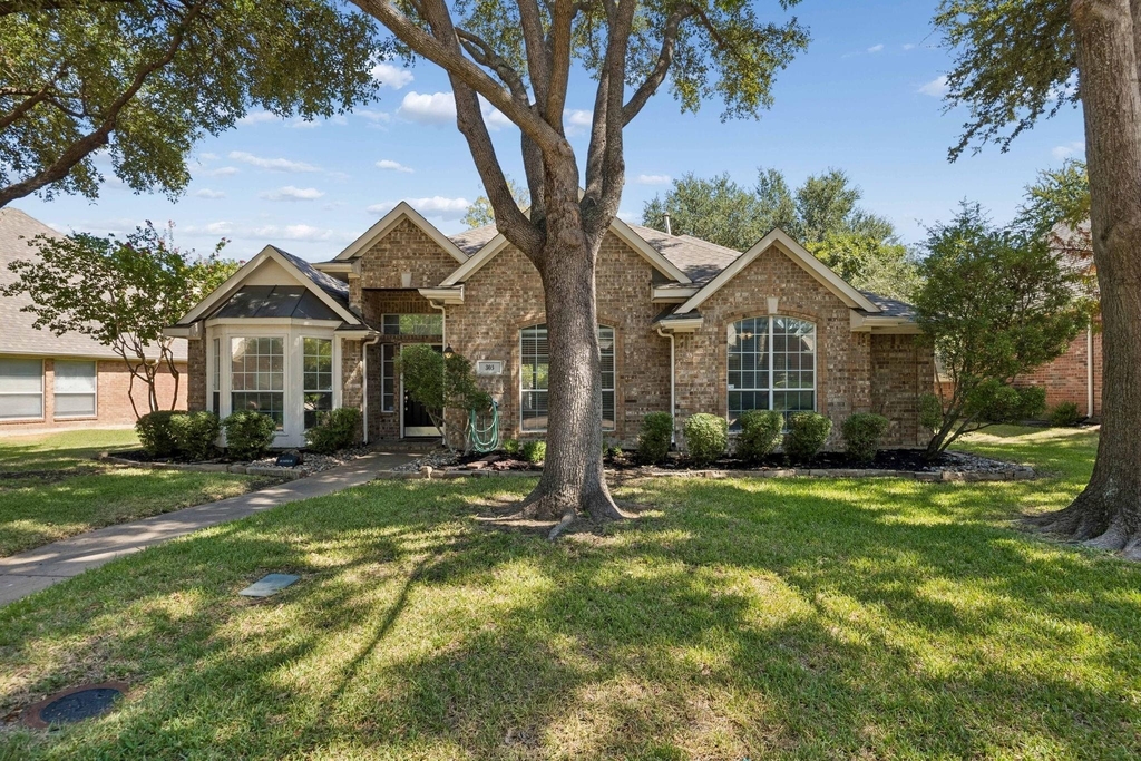 305 Fairfax Drive - Photo 1