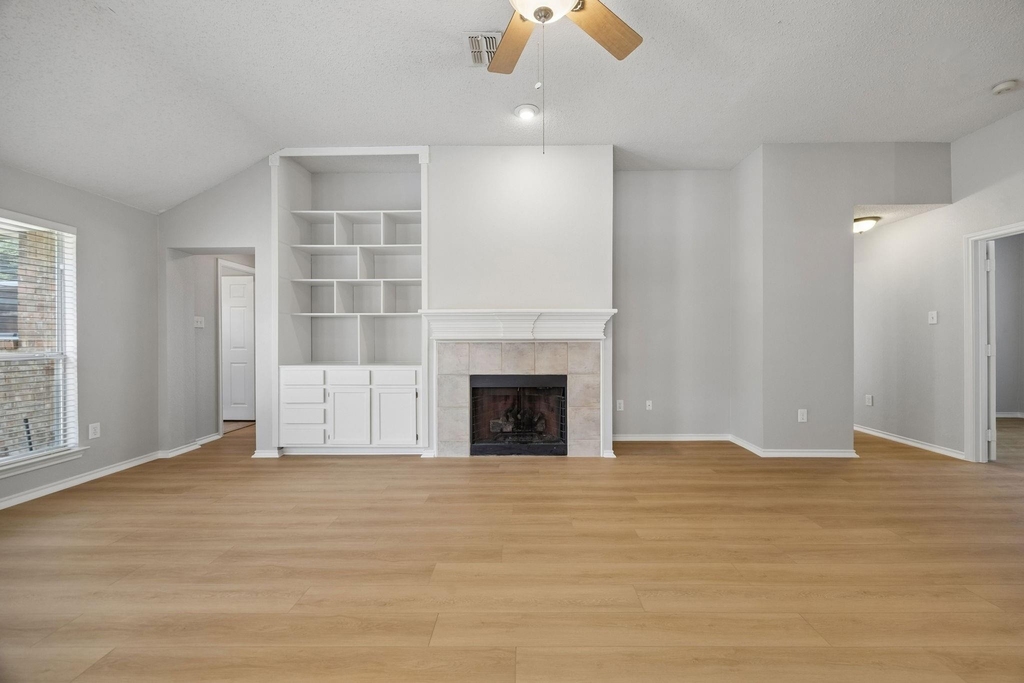 305 Fairfax Drive - Photo 5