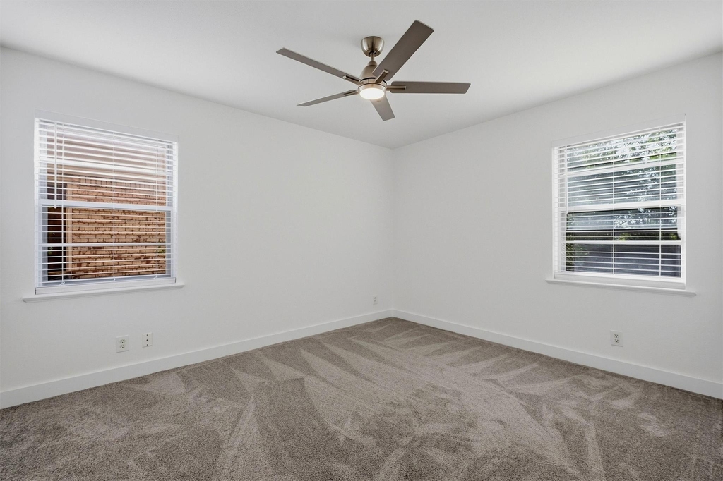 600 W Pelton Street - Photo 13