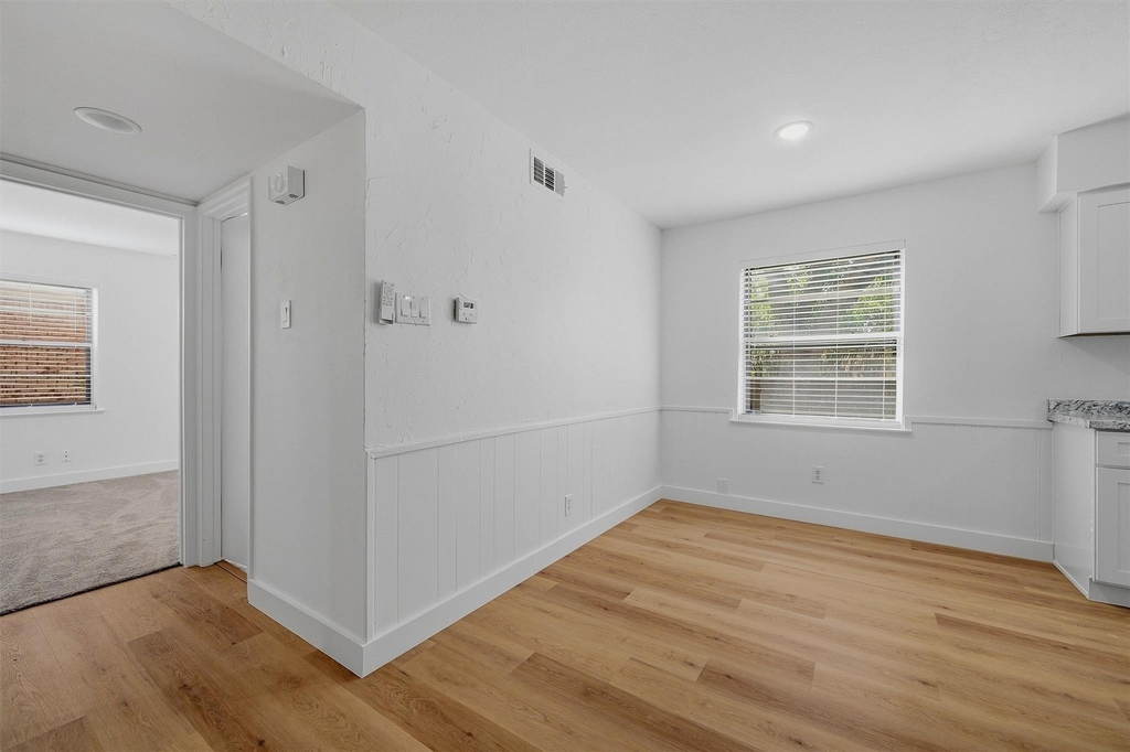 600 W Pelton Street - Photo 8