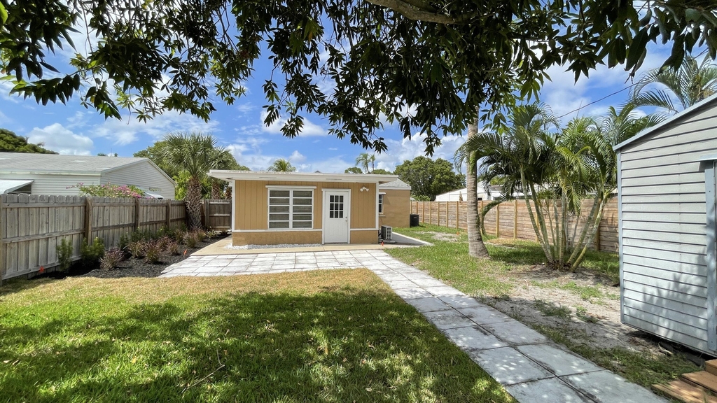 116 E Central Boulevard - Photo 1
