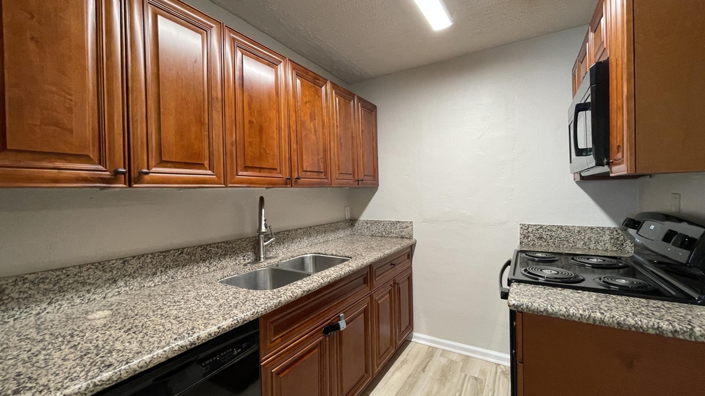 116 E Central Boulevard - Photo 5