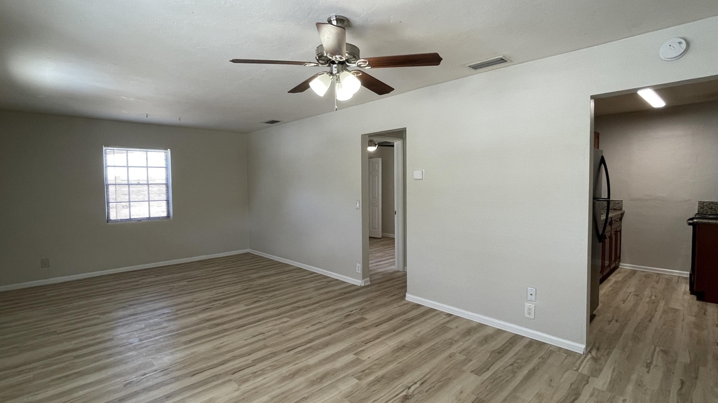 116 E Central Boulevard - Photo 9