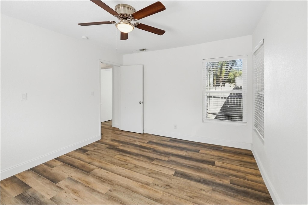 2304 Ryan Avenue - Photo 14