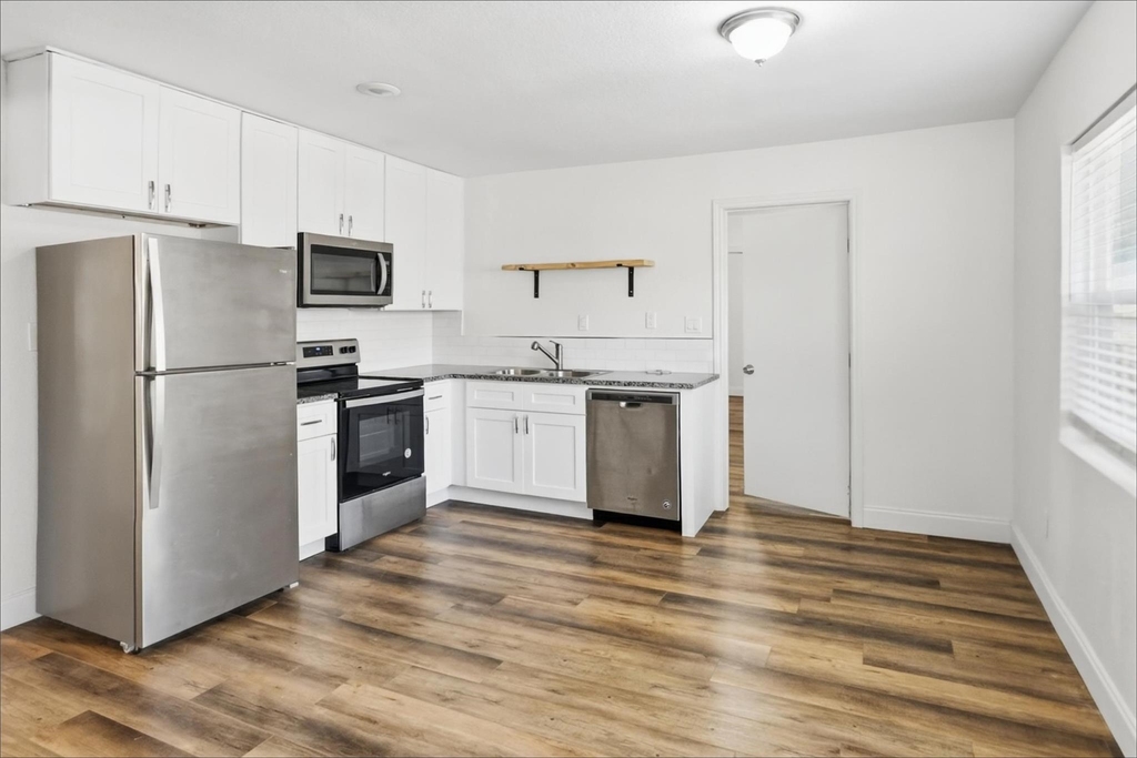 2304 Ryan Avenue - Photo 6
