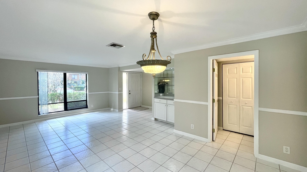 501 Sandtree Drive - Photo 4