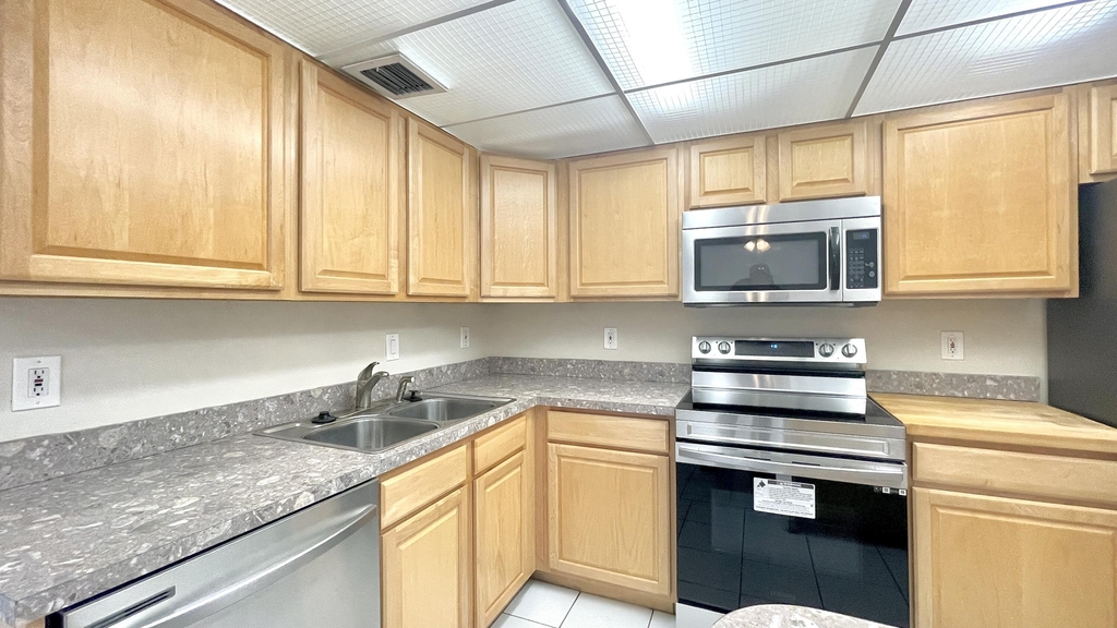 501 Sandtree Drive - Photo 10