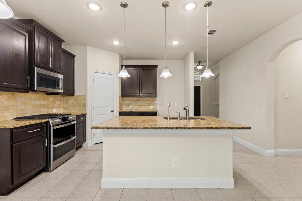 7822 Cottonwood Drive - Photo 3
