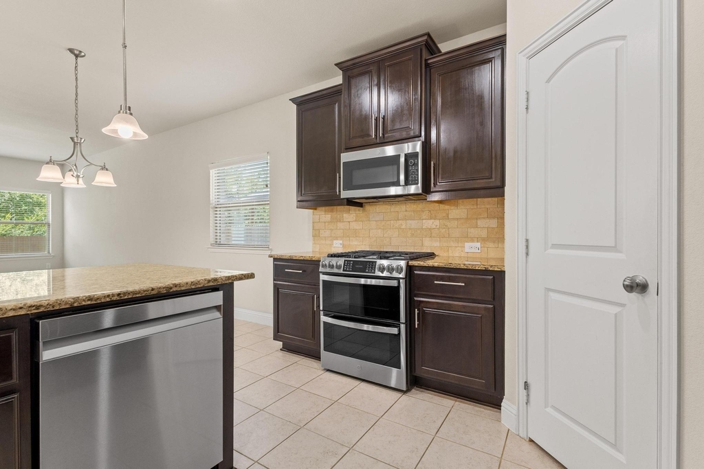 7822 Cottonwood Drive - Photo 4