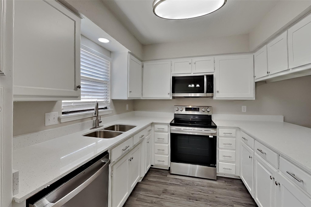 4112 Nandina Court - Photo 4