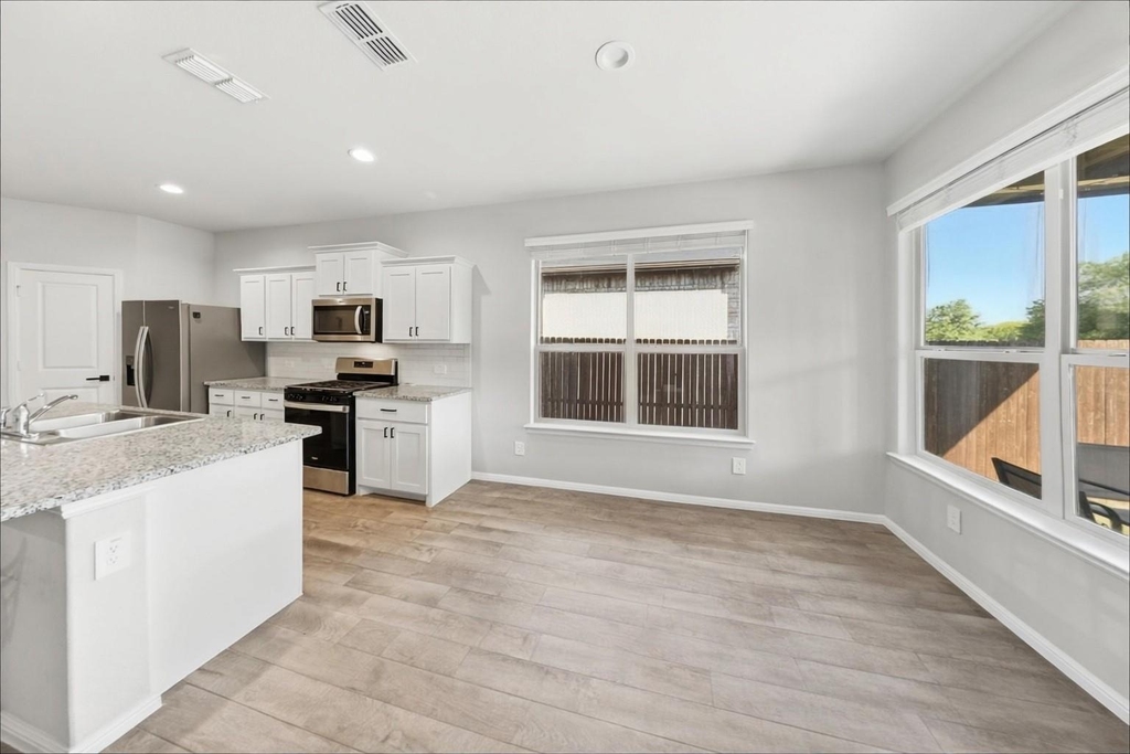 8420 Berry Crest Street - Photo 7