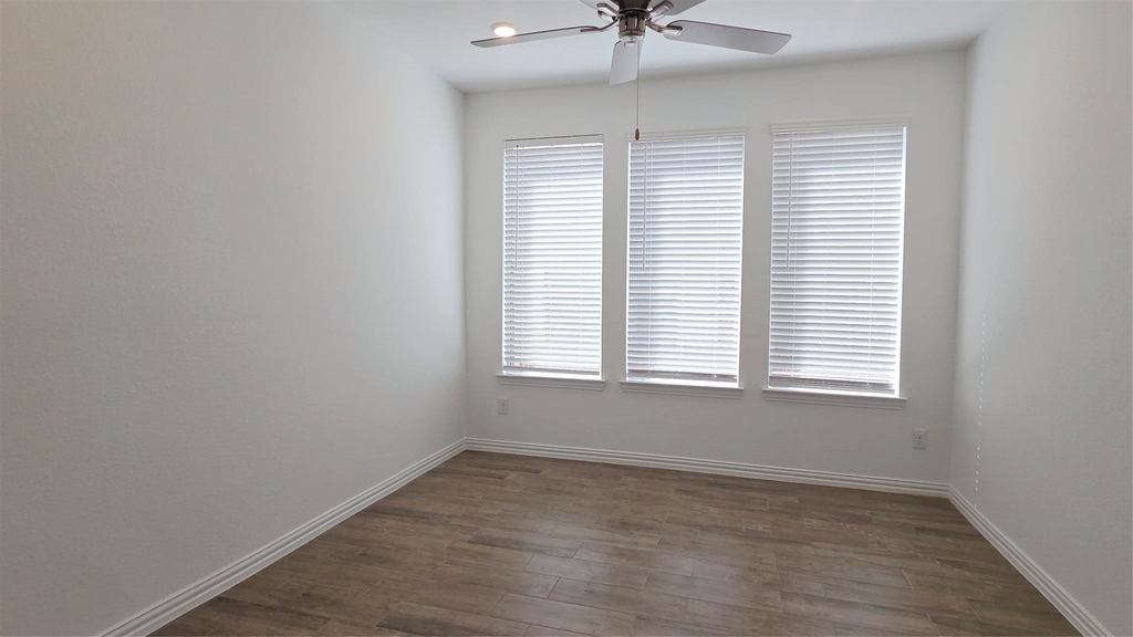 8104 Blue Heron Lane - Photo 5
