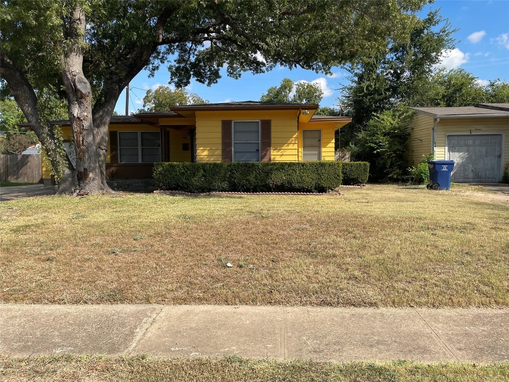 1512 Hilltop Drive - Photo 1