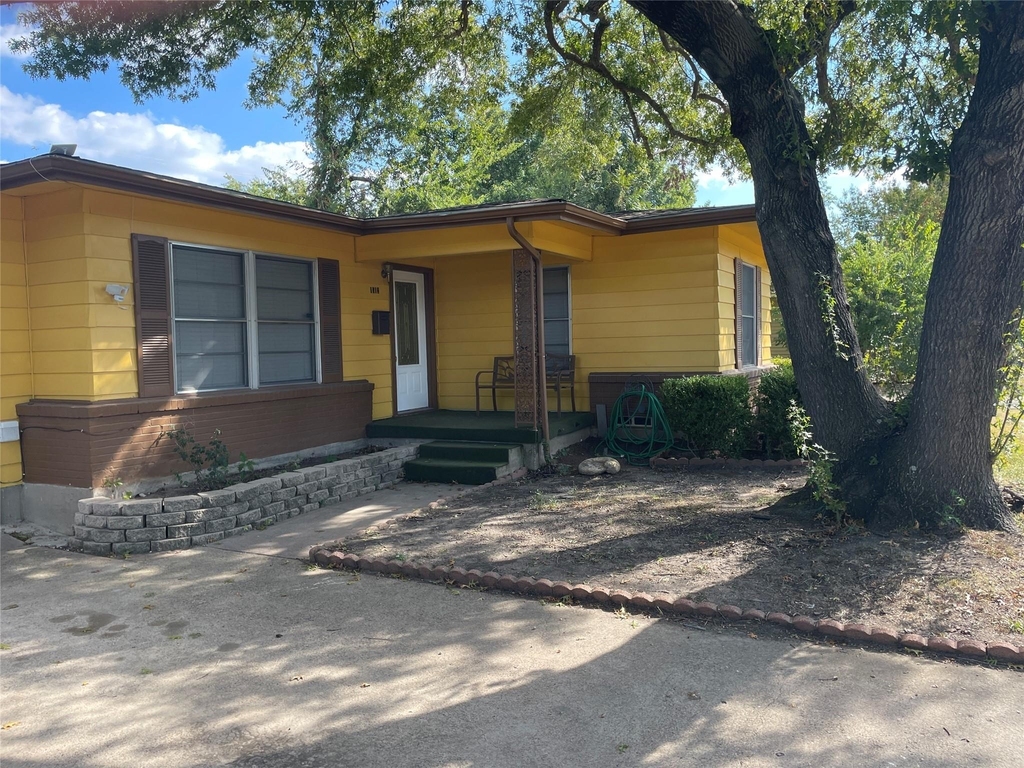 1512 Hilltop Drive - Photo 3