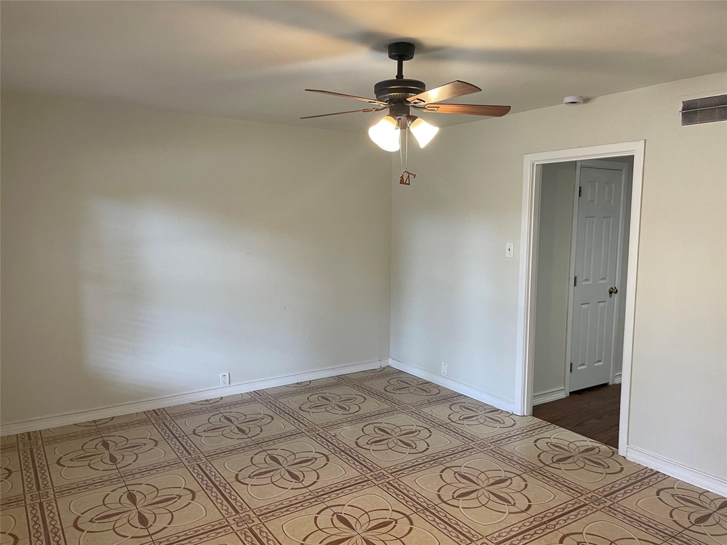 1512 Hilltop Drive - Photo 5