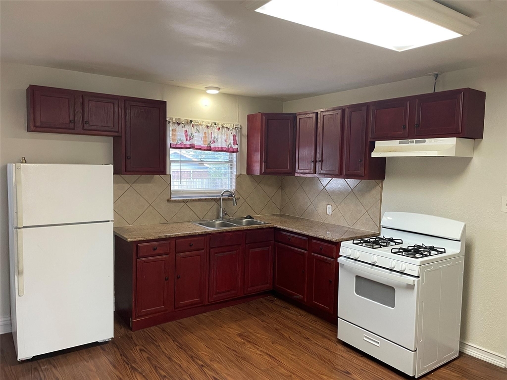 1512 Hilltop Drive - Photo 8