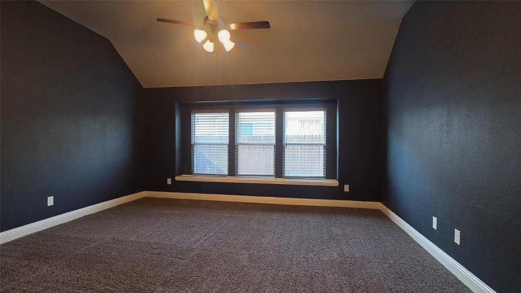 525 Bamborough Drive - Photo 15