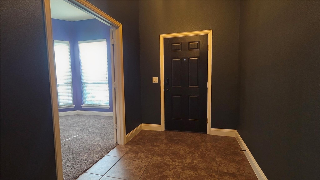 525 Bamborough Drive - Photo 3