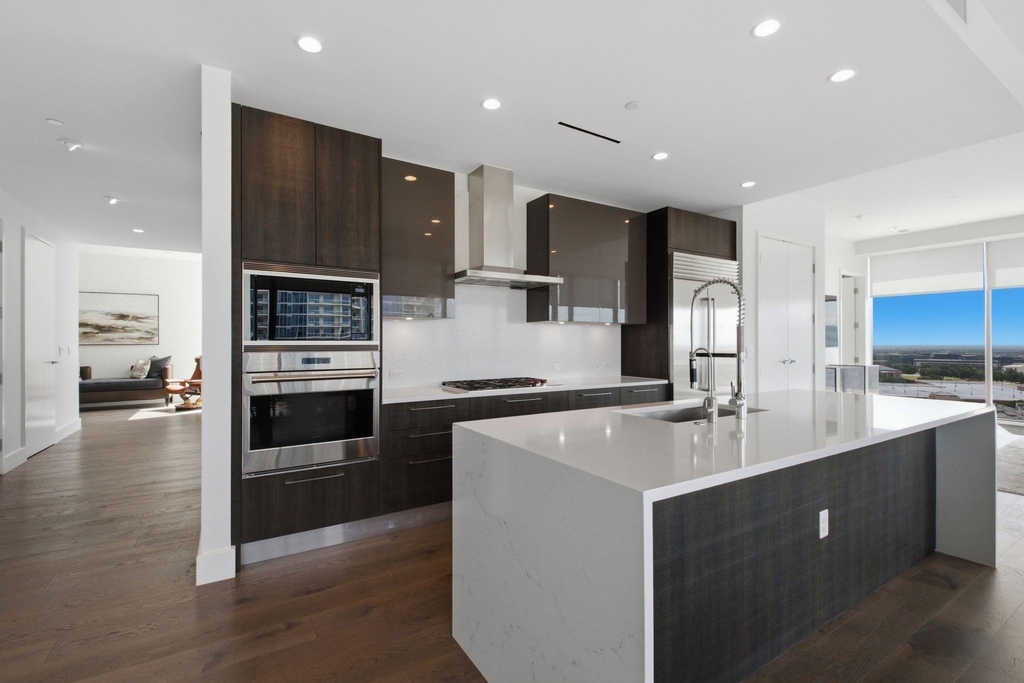 7901 Windrose Avenue - Photo 8