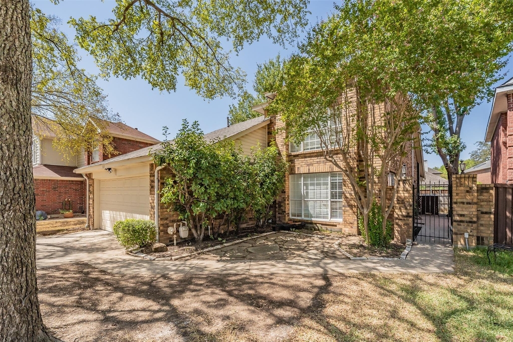 617 Dover Court - Photo 1