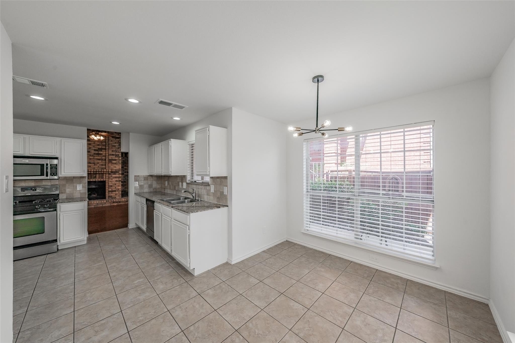 617 Dover Court - Photo 8