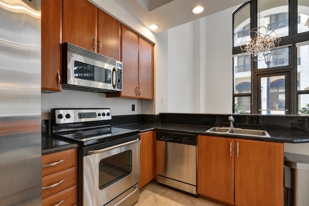 801 S Olive Avenue - Photo 3