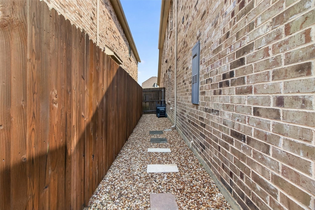 6820 Westbury Drive - Photo 23