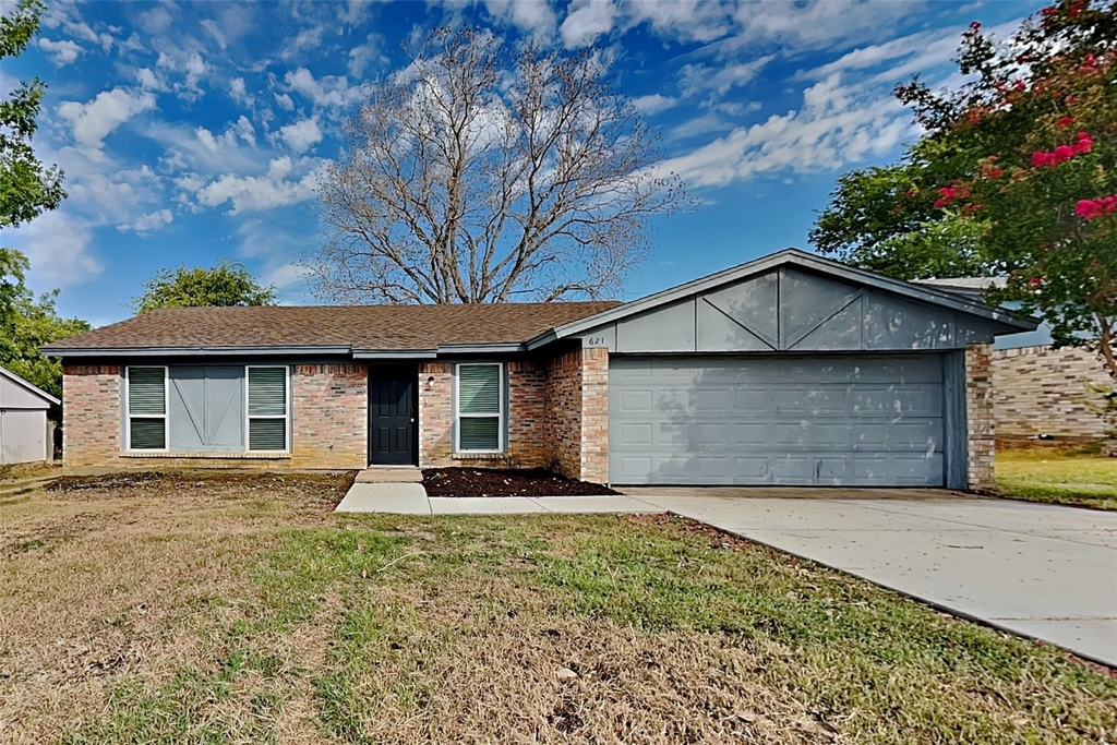 621 Meadowview Drive - Photo 0