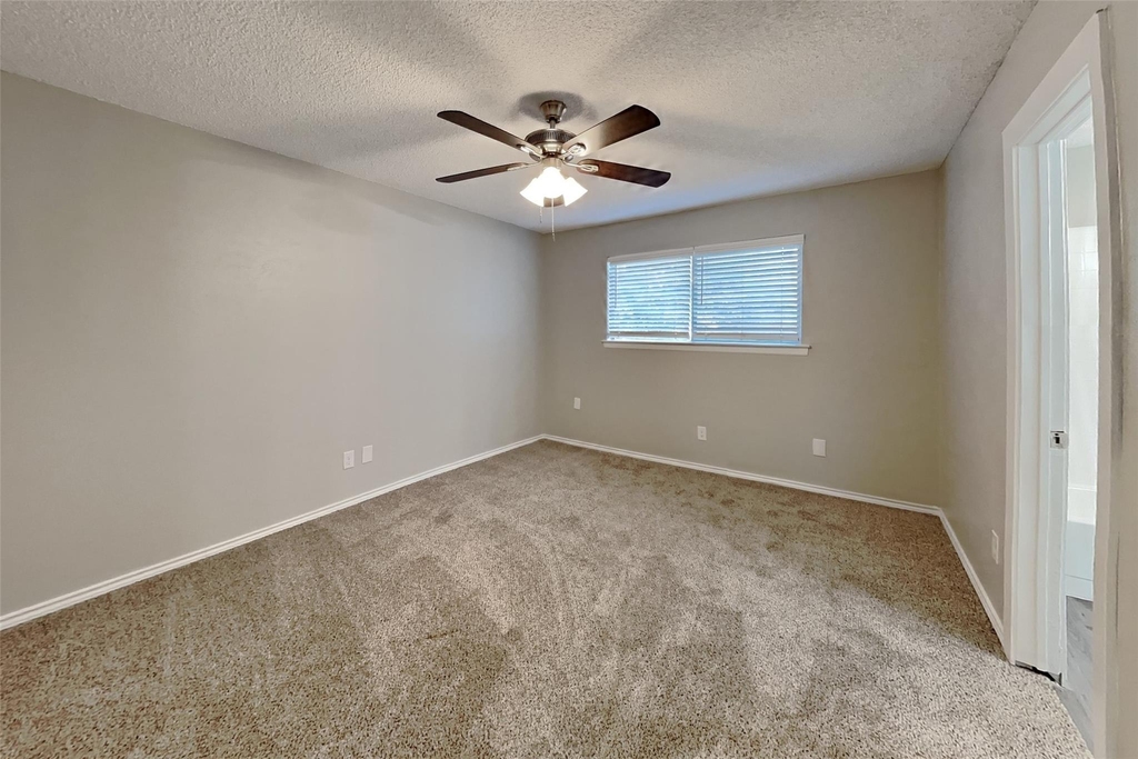 621 Meadowview Drive - Photo 7