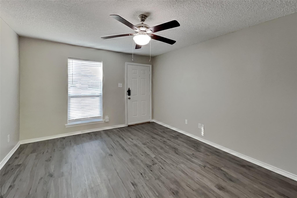 621 Meadowview Drive - Photo 4