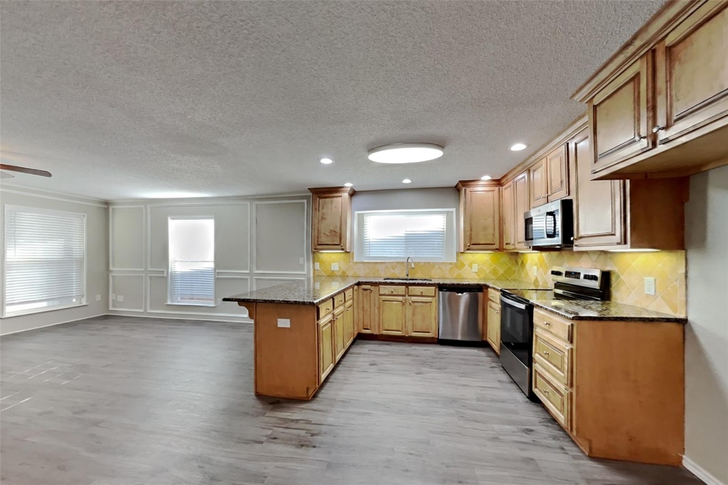 4820 Ashton Avenue - Photo 5