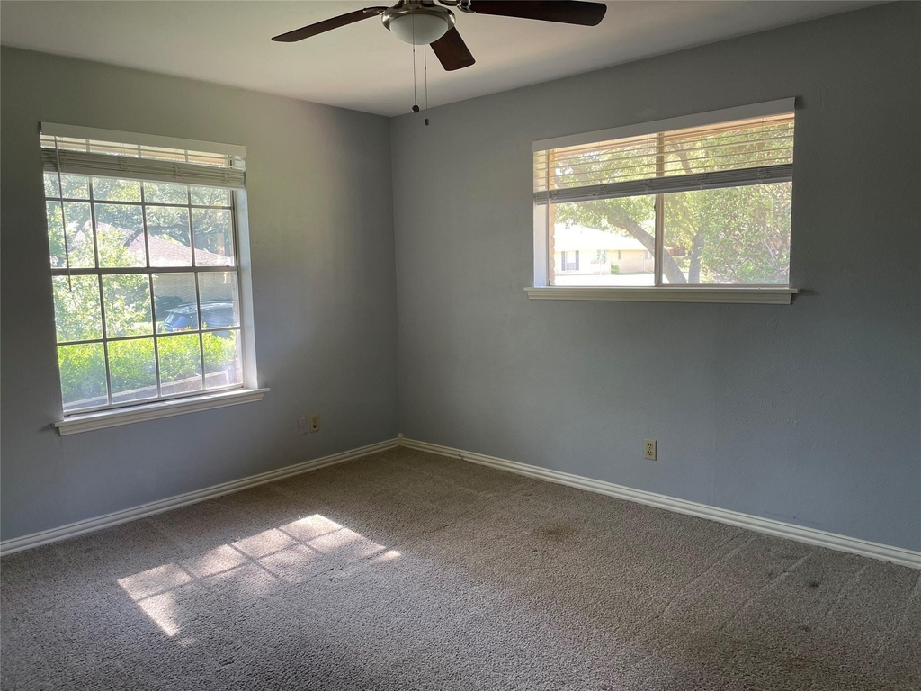 1112 Joanna Circle - Photo 3