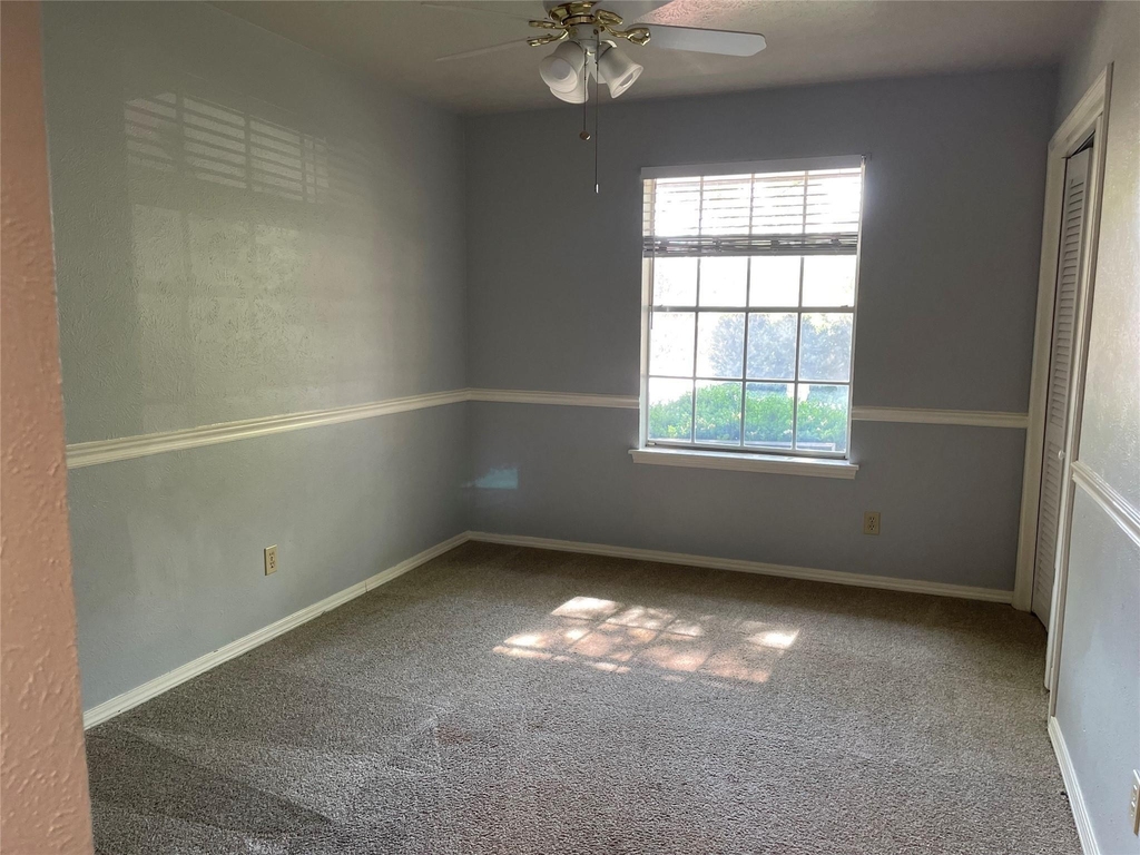 1112 Joanna Circle - Photo 2