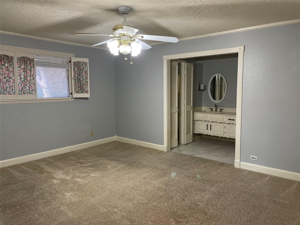 1112 Joanna Circle - Photo 4